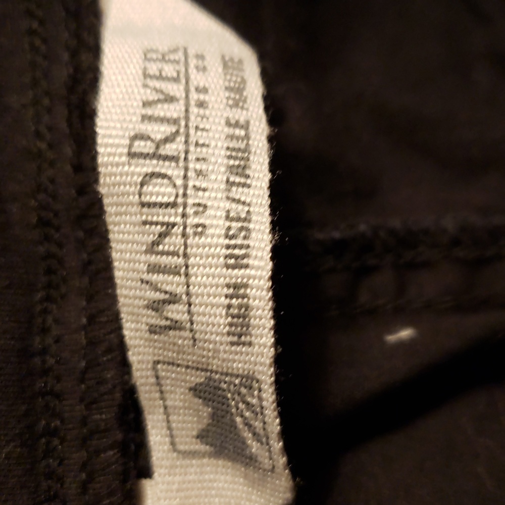 🌴WindRiver capris NWOT